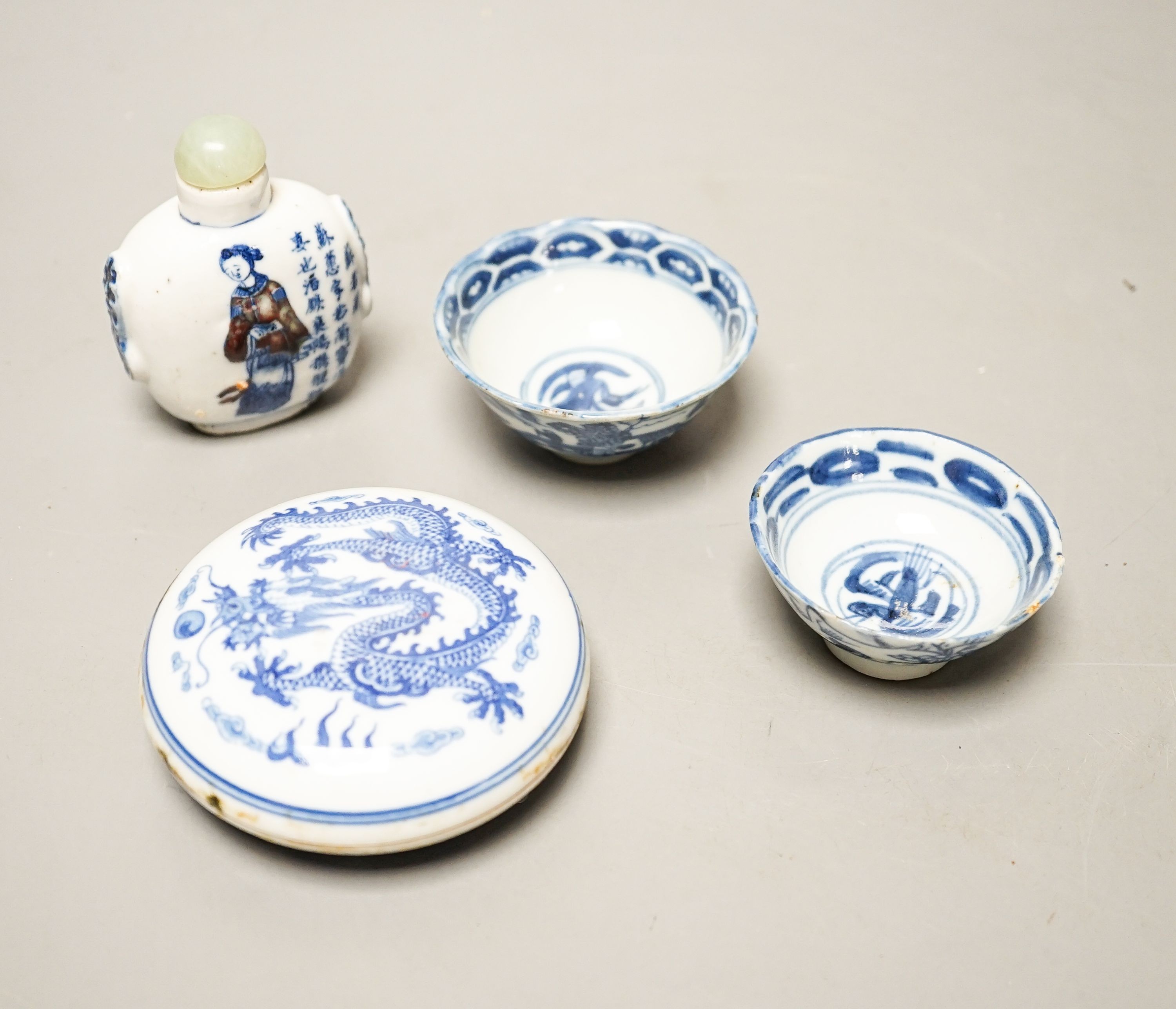 A Chinese underglaze blue and copper red snuff bottle, late 19th century, two blue and white bowls and a box and cover (4) 8.5cm